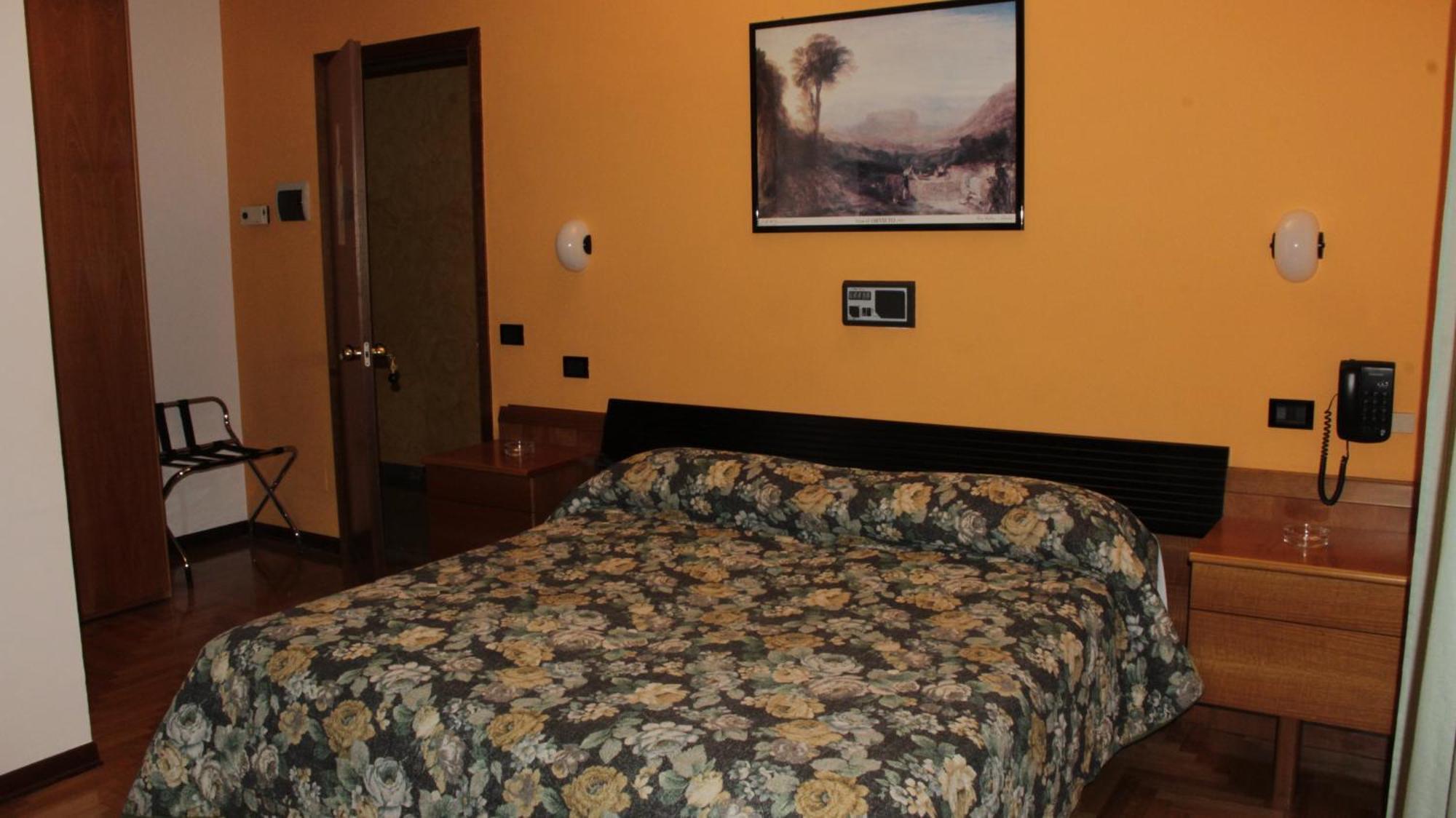 Hotel Valentino Centro Storico Орвието Экстерьер фото