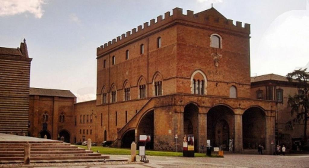 Hotel Valentino Centro Storico Орвието Экстерьер фото
