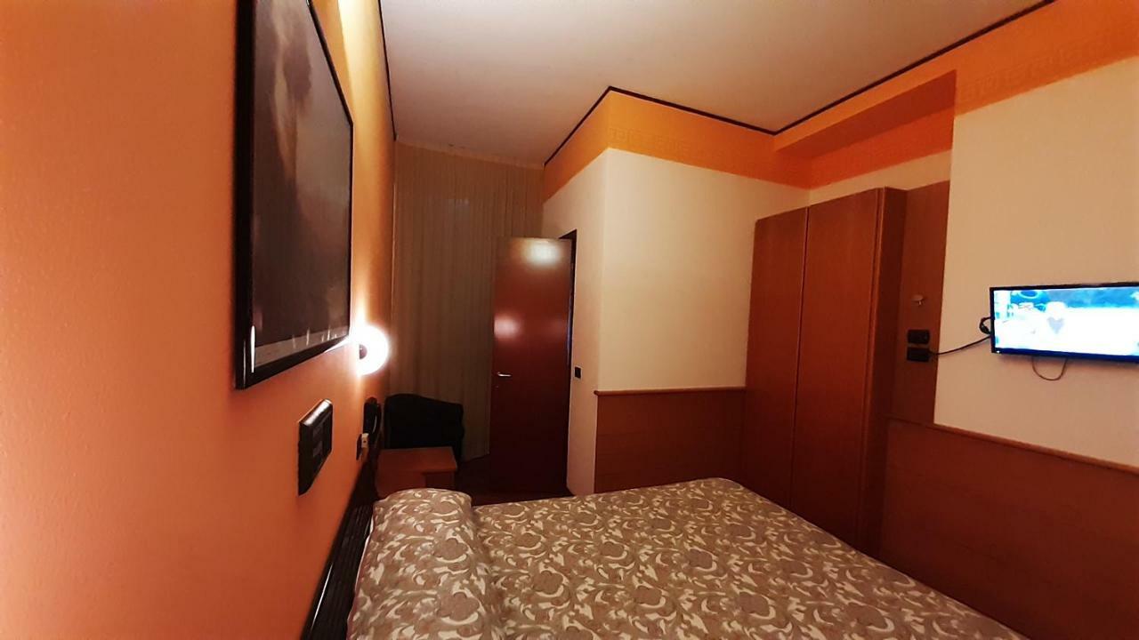 Hotel Valentino Centro Storico Орвието Экстерьер фото