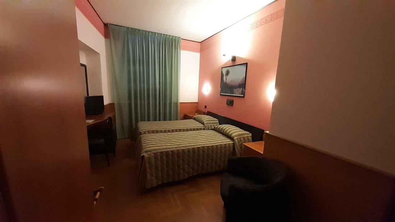 Hotel Valentino Centro Storico Орвието Экстерьер фото